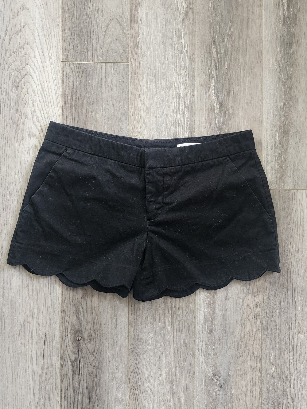 Club Monaco Black Scalloped Hem Shorts Size 4
